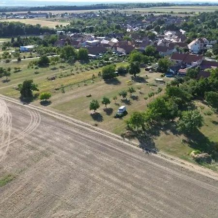 Zahrada Na Cyklostezce - Karavanové Stání