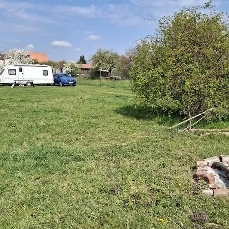 Zahrada Na Cyklostezce - Karavanové Stání Kemp